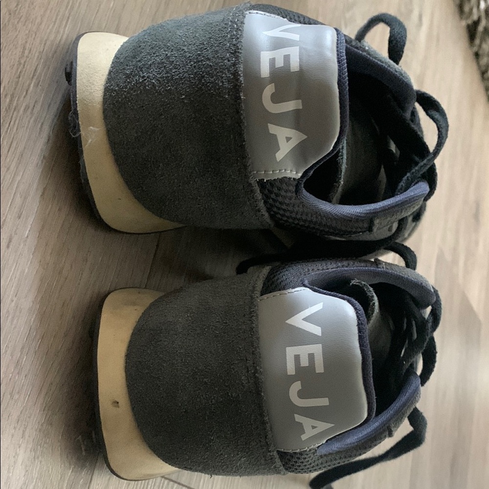 Veja Black and White Sneakers Classic Design - Picture 5 of 8